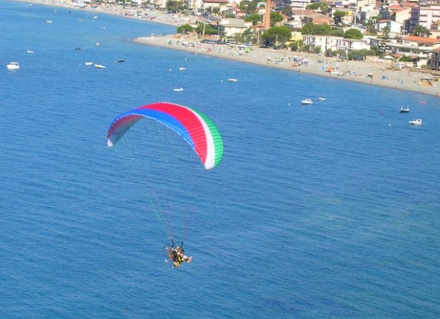 sobrevuela la costa.jpg